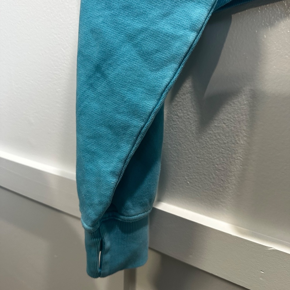 NWT Offline by Aerie Teal Cropped "Got Water" Sweatshirt w/thumbholes - Picture 2 of 4